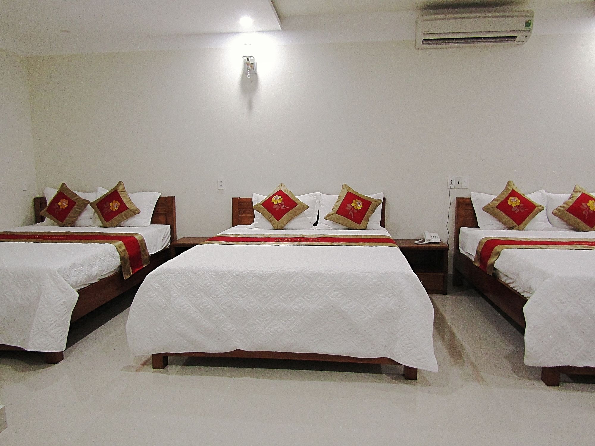 Hoang Dat Hotel Ðồng Hới Buitenkant foto