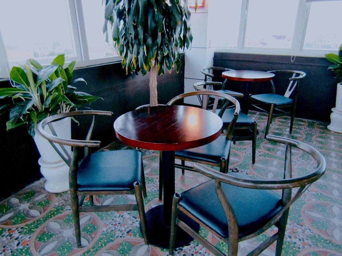 Hoang Dat Hotel Ðồng Hới Buitenkant foto